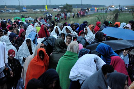 Refugees await crossing from Hungary into Austria. Photo © UNHCR/Mark Henley